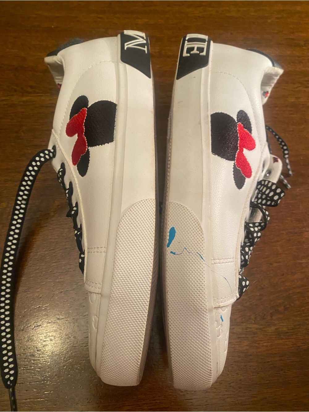 Disney Minnie Mouse Sneakers men Size 8.5 women size 10 Black Polka Dot Laces
